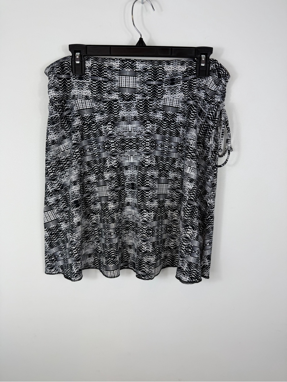 Soybu Black & White Printed Mini Skirt Large Elastic waist